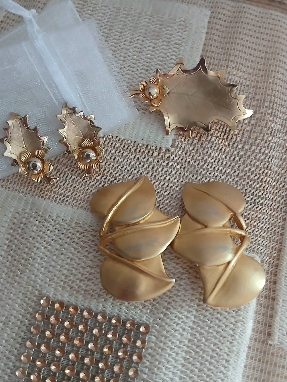 Gold Leaf Clip Earings & Brooch Jewelry Set - Gold Tone Vintage